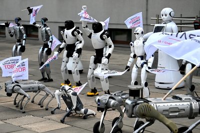 Robots protest against rampant AI in Poland