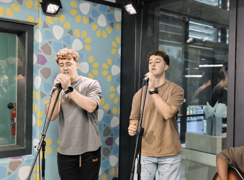 SAXBYTWINS FRIDAY LIVE