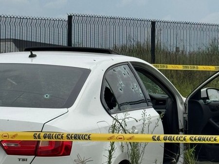 Two 'blue light mafia' suspects killed in police shootout