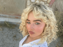Sabrina Carpenter wearing her hair in blonde curls