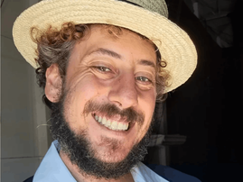 Schalk Bezuidenhout wearing a straw hat