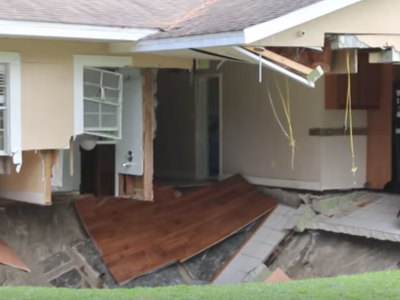Family escapes just in time as sinkhole opens up and swallows their home
