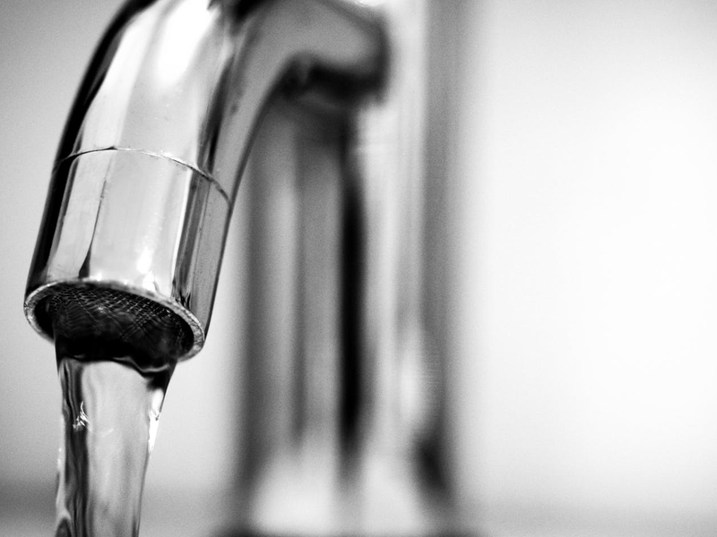water in tap pexels