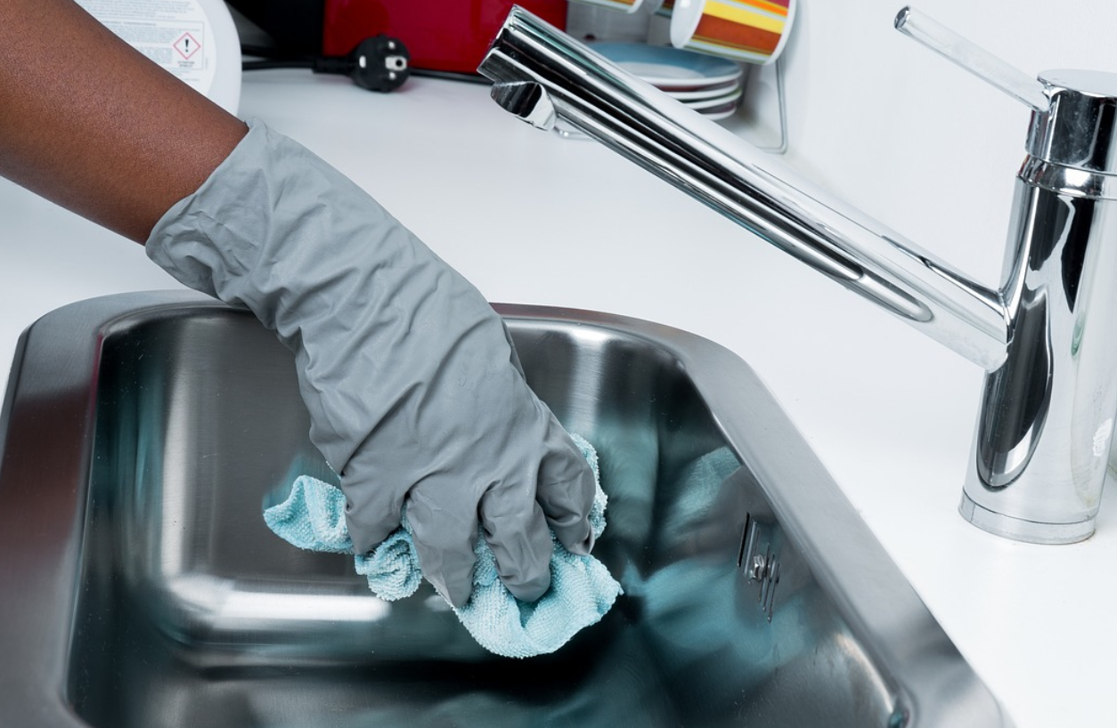 maid cleaning kitchen pexels