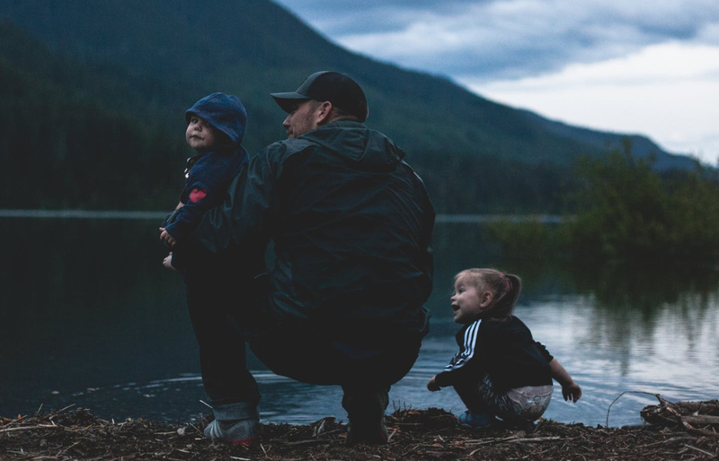 father with two kids pexels