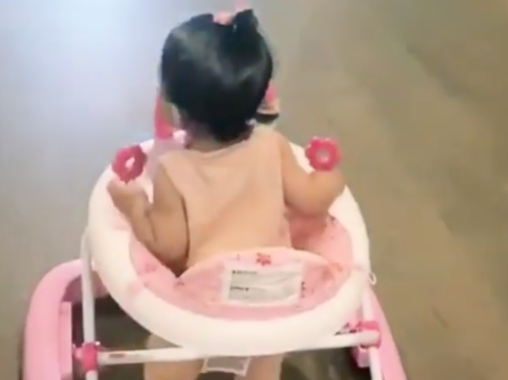 kylie jenner infant walker pic