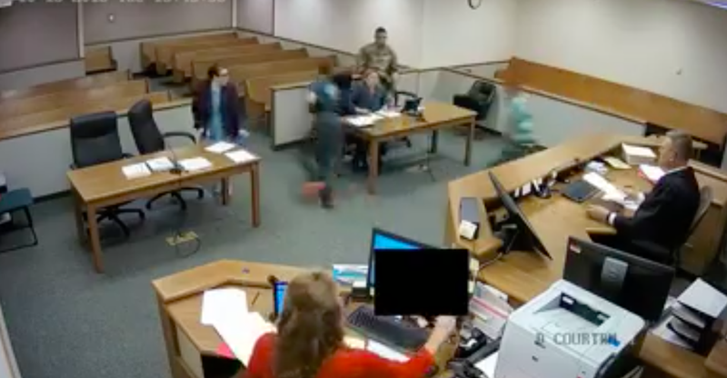 Judge chases two suspects escape courtroom