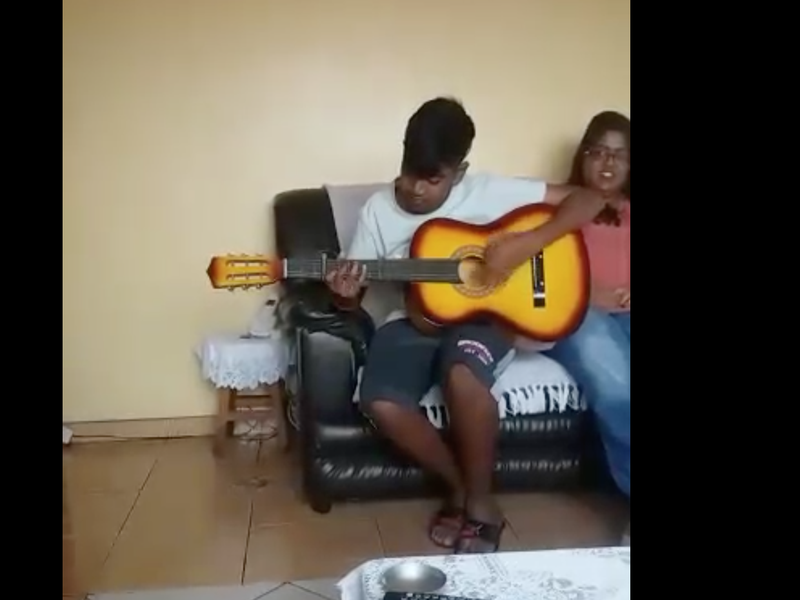 guitar renditon tasvir