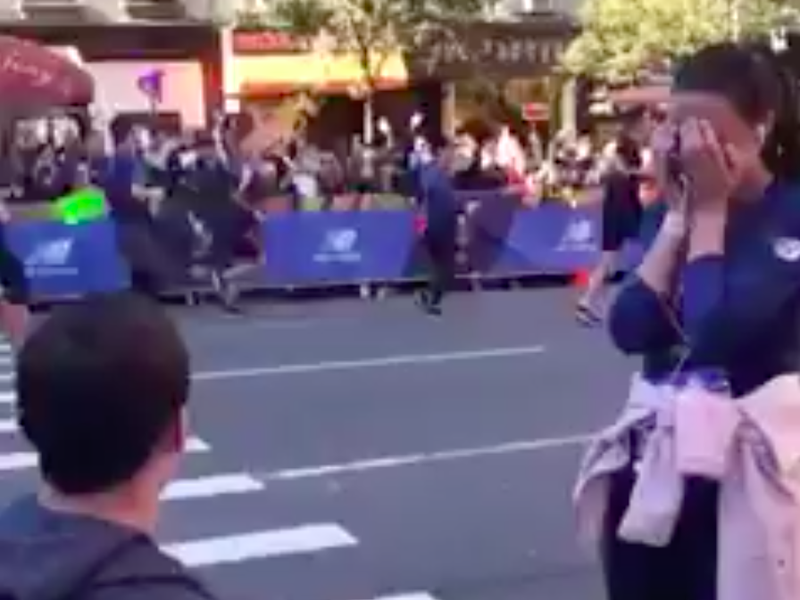 Man proposes to girlfriend during marathon