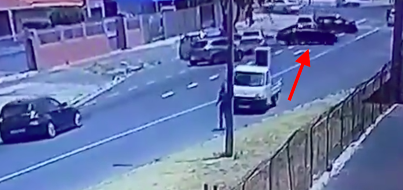 Cape Town motorist slams into cars to avoid hijack