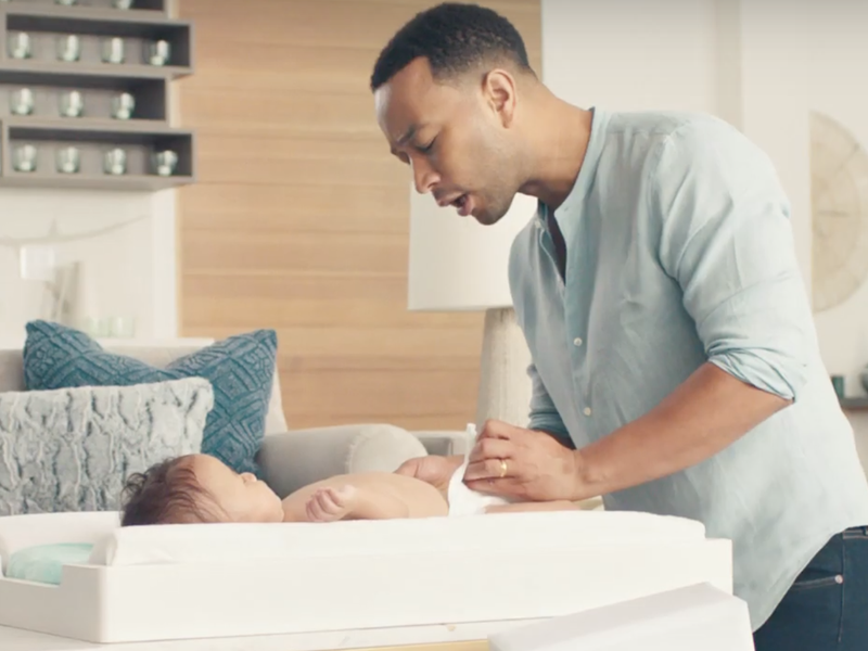 John Legend changes his son's diapers / YouTube