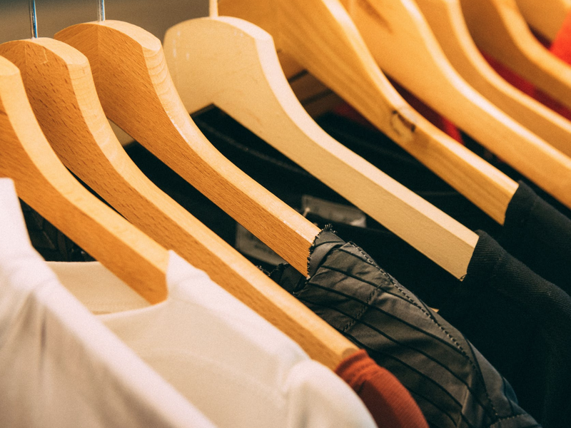 Brand new clothes on a hanger / Pexels