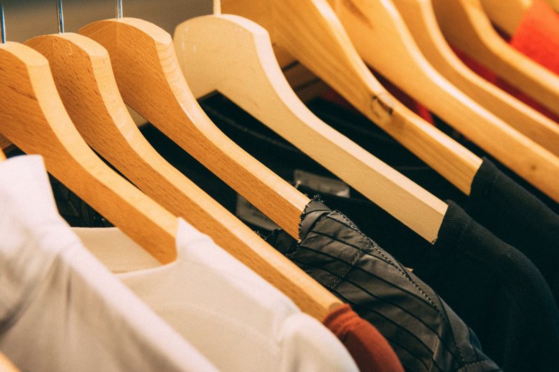 Brand new clothes on a hanger / Pexels