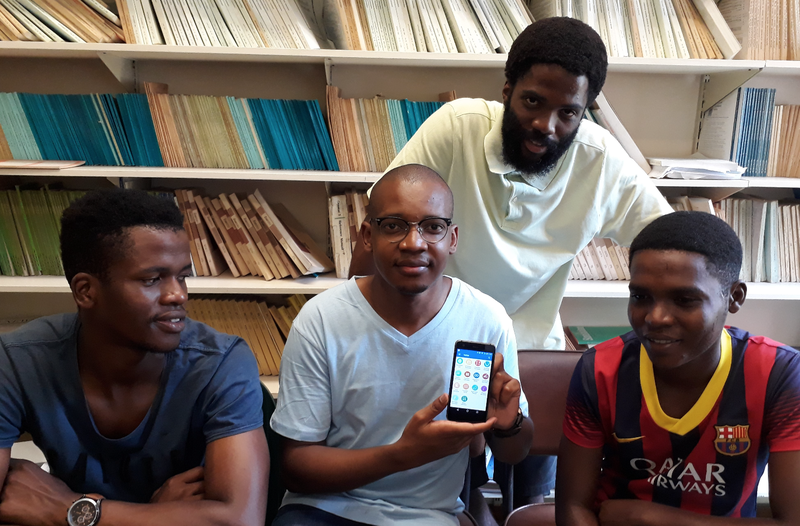 Lloyd Gordon shows UKZN statistics masters students Nqondeni Ndlangamandla (left), Dumisani Gwala (right) and Mkhize how his new maths app works