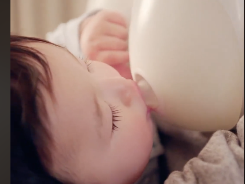 The dad breastfeeding device / Facebook