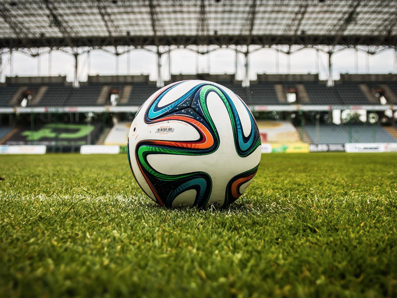 Soccer ball on field / Pexels