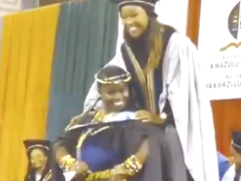 UZKN Student graduating / Twitter