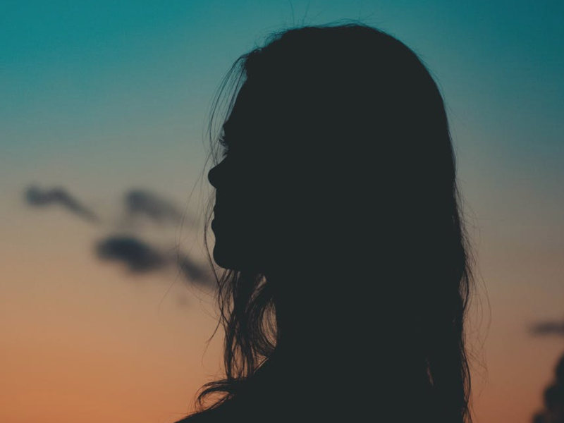Single woman in silhouette / Pexels