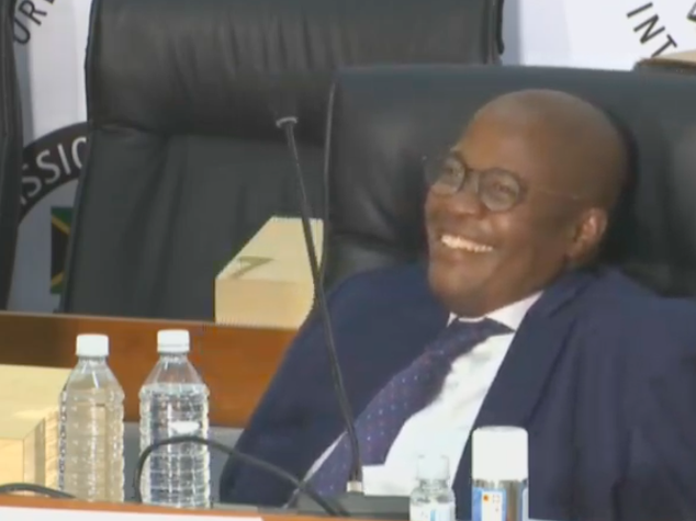 Molefe and Gama arrested for Transnet locomotive tender