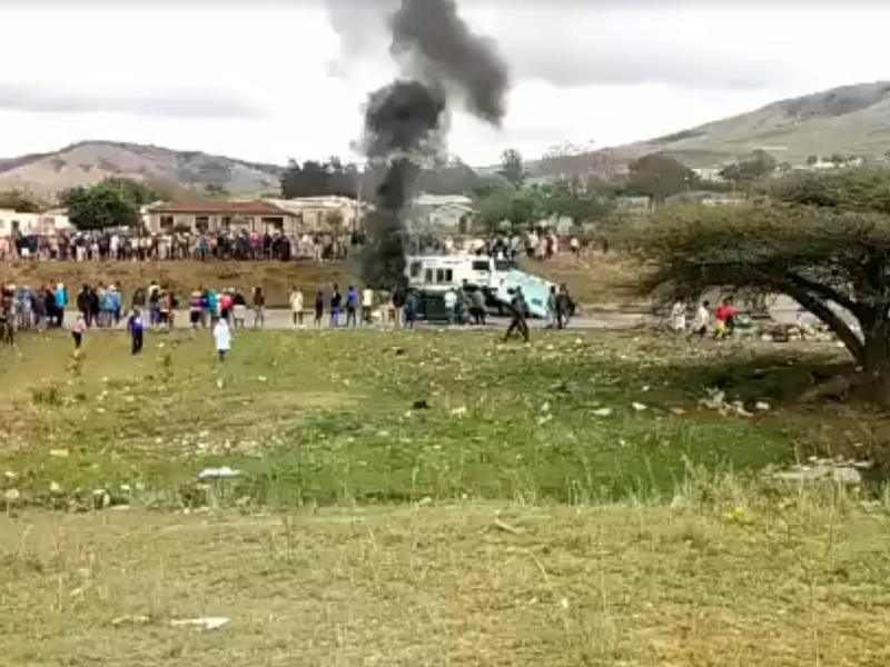 Ulundi protesters  police