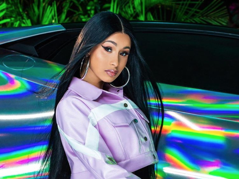 Cardi B with her heels / Instagram