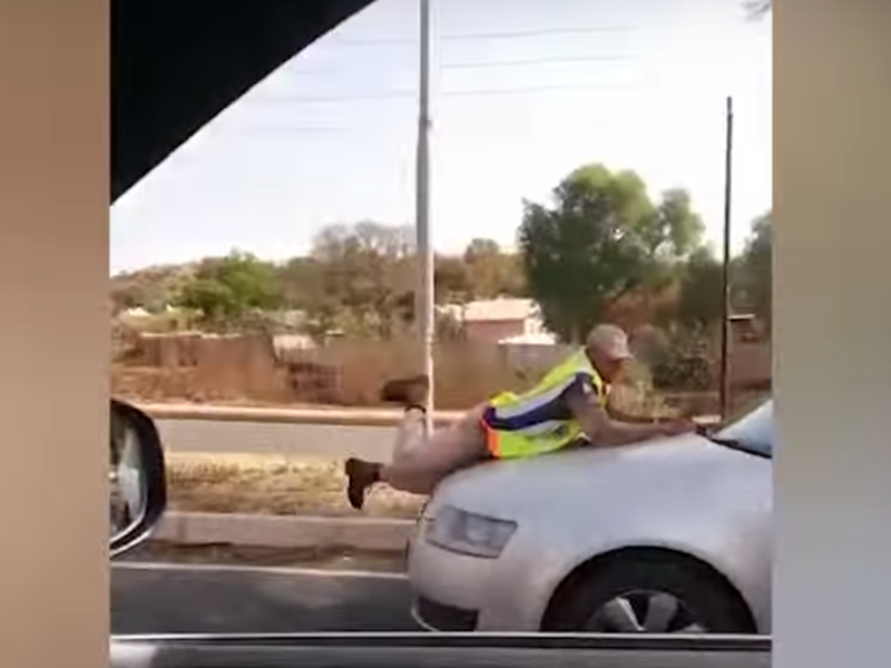 'Motorist drives off with officer on bonnet' / YouTube