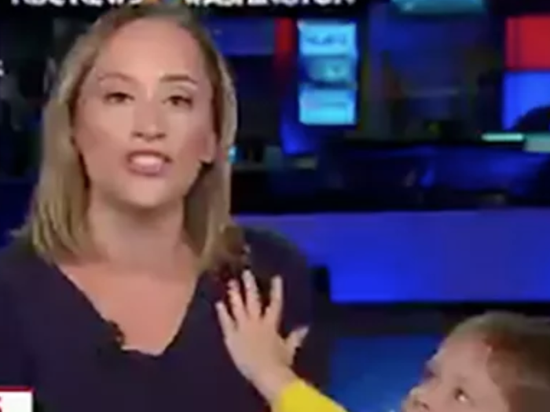 Kid interrupts reporter mom / Twitter