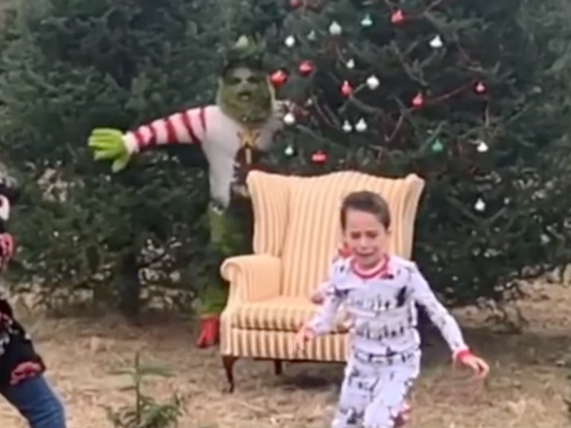 Kids meet 'The Grinch' / Instagram