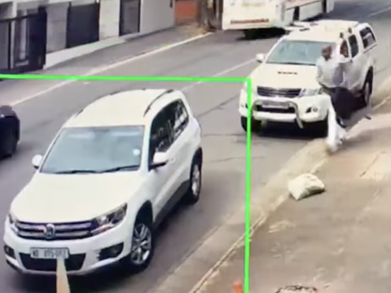 Camera bag and wallet stolen st Thomas rd