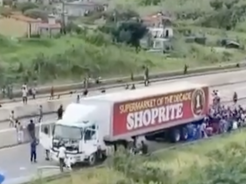 LOOTING KZN FLOODS