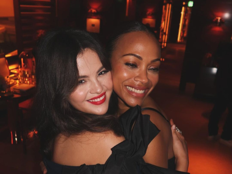 Selena Gomez hugging Zoe Saldana