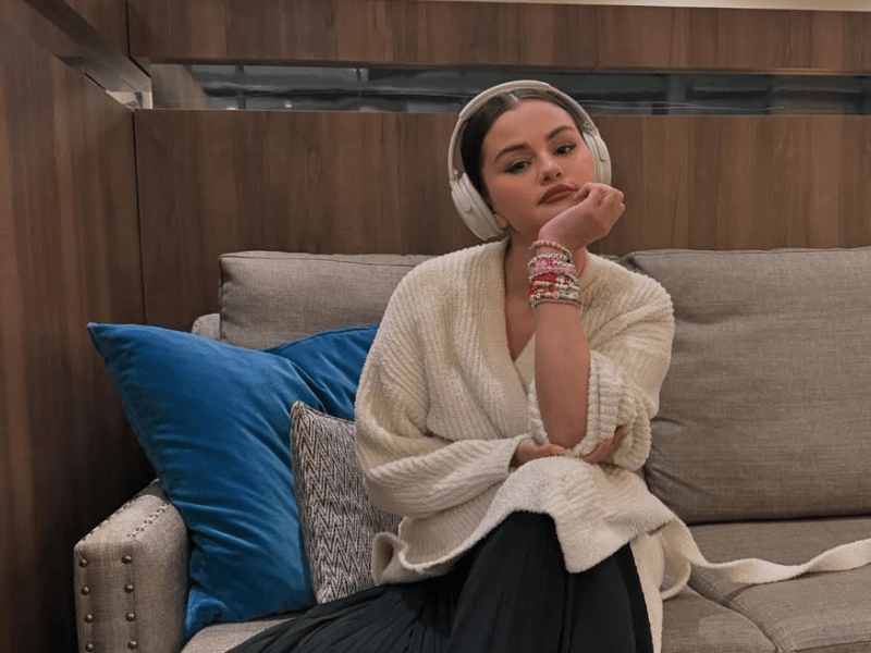 Selena Gomex wearing headphones