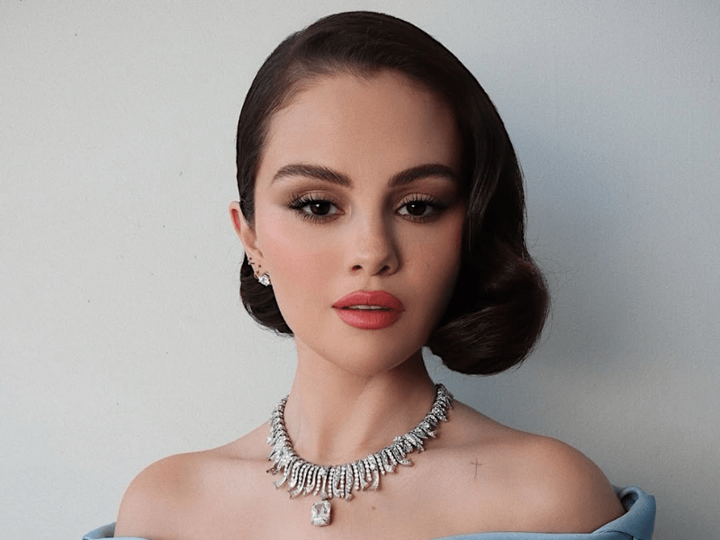 Selena Gomez wearing a diamond necklace