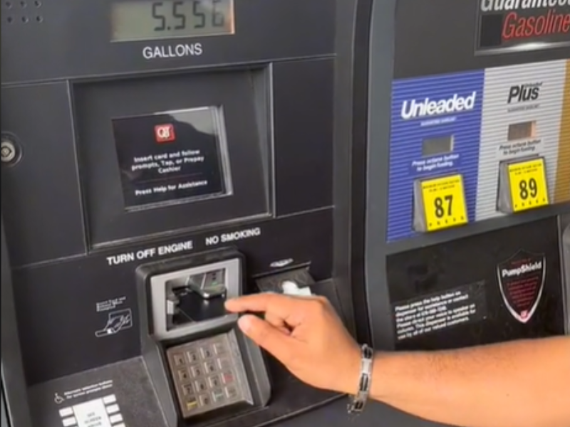 Self service petrol pump