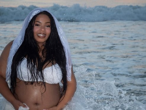 Shekhinah pregnancy shoot