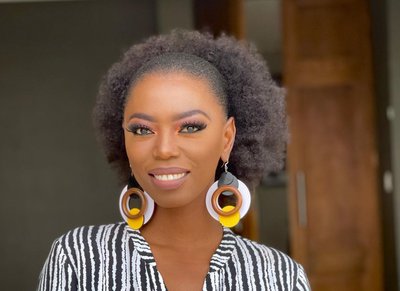 Lira makes triumphant return to the stage after suffering stroke