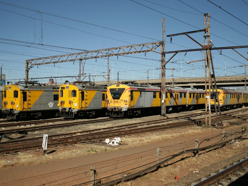 Metrorail trains_wikimedia