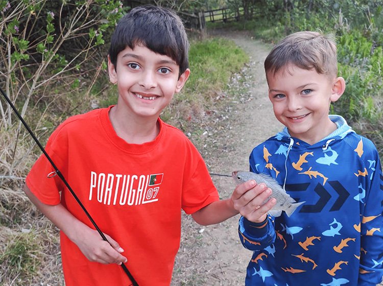 Stavros Grammatikopoulos and Luca Davis teaming up to catch a bream at Simbiti