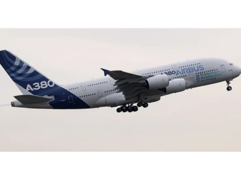 Super jumbo A380 airbus plane