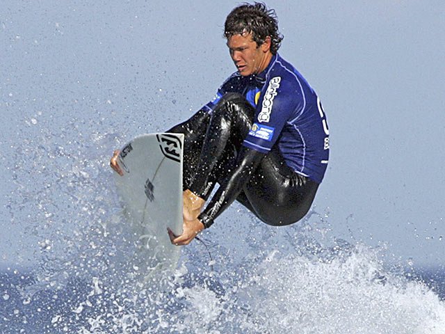 Surfer_TravisLogie_Gallo_2.jpg