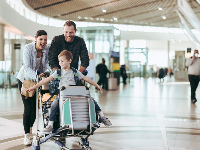TRAVEL FAMILY AT AIRPORT