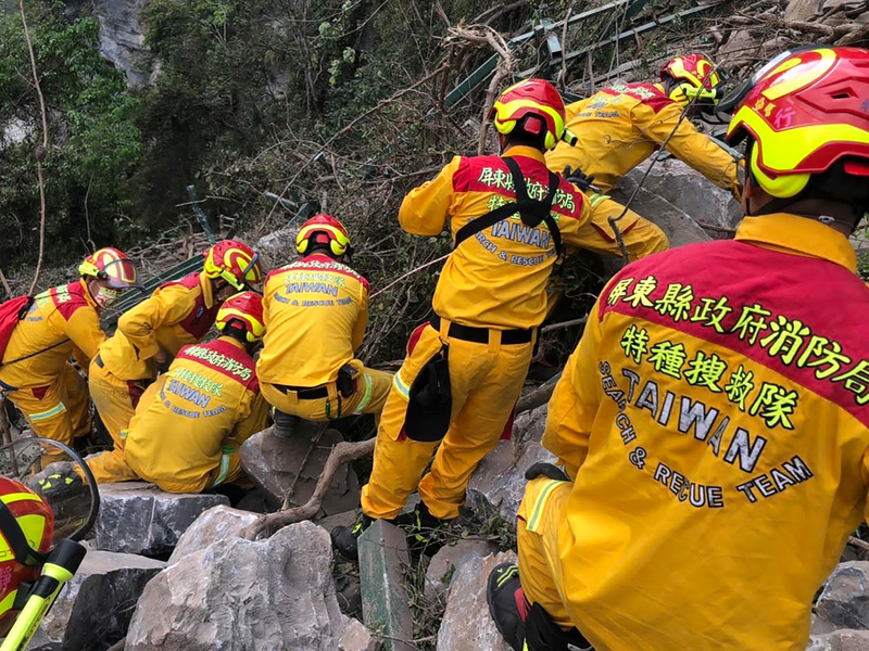 Taiwan rescuers free nine from cave after quake