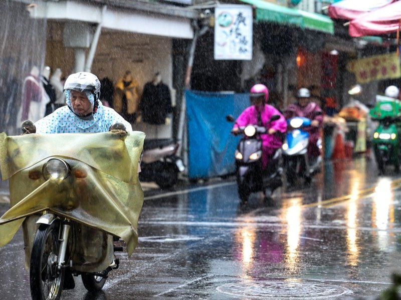 Taiwan battens down for Super Typhoon Kong-rey