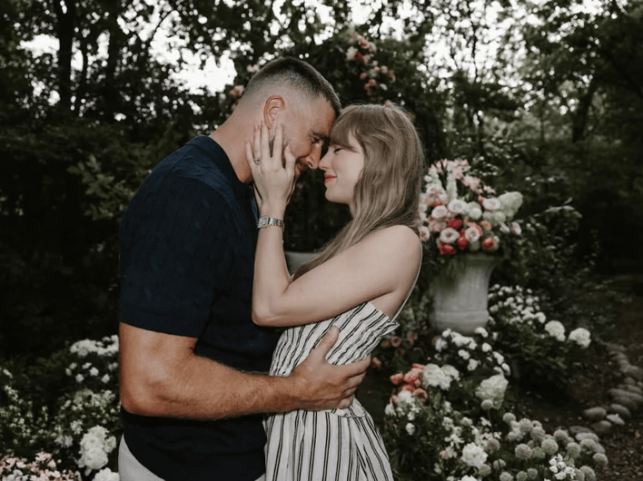 Taylor Swift and Travis Kelce holding each other
