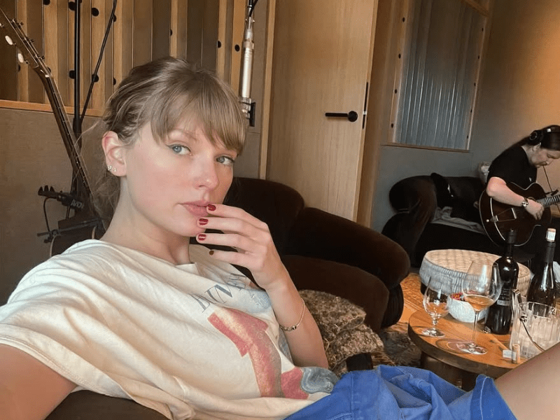 Taylor Swift in the recording studio