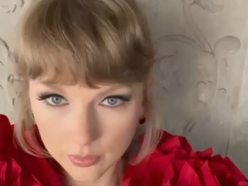 Taylor Swift with bangs