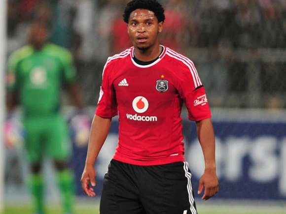 Thandani_Ntshumayelo_Pirates-580~4.jpg