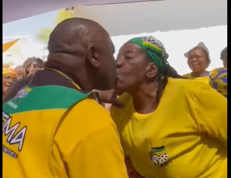 ramaphosa kiss