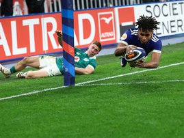 France's wing Théo Attissogbe dives across the line