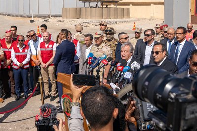 Aid 'a lifeline' for war-torn Gaza, UN chief says at Rafah border